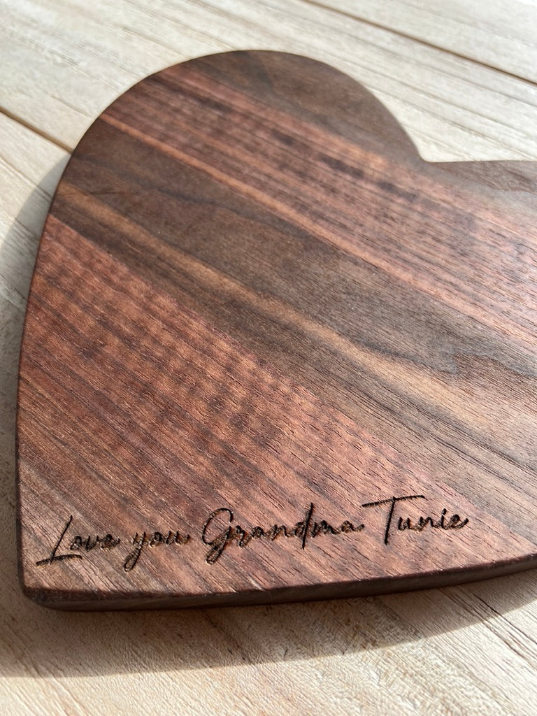 Heart board (Walnut)